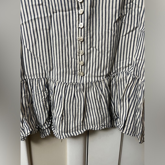 Madewell Blue and White V-Neck Flutter Sleeve Blouse - Picture 4 of 6